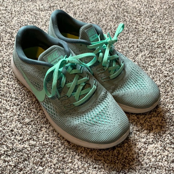 Nike Free RN shoes - Picture 2 of 5